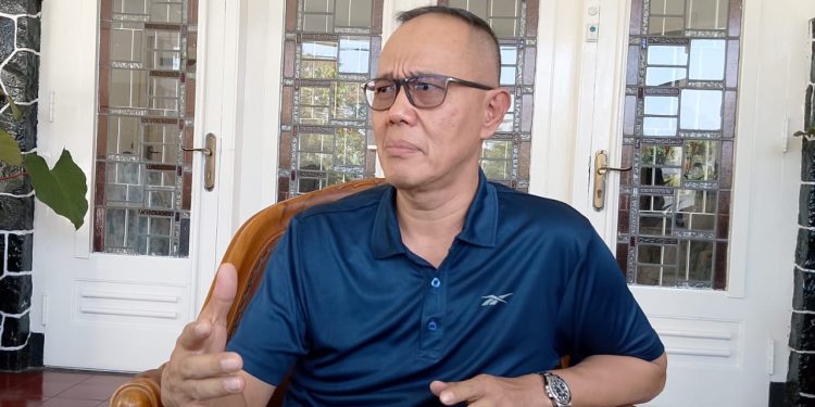 Wali Kota Sukabumi, Ayep Zaki, saat diwawancarai. Foto: Nuria Ariawan.