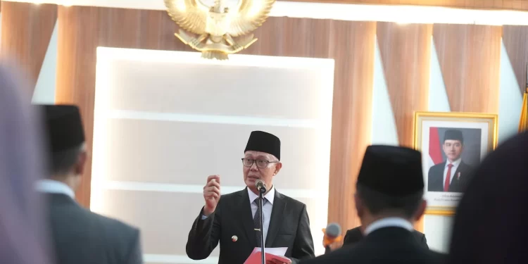 Wali Kota Sukabumi Lantik Pejabat Eselon II dan Direktur Perumda BPR, Tegaskan Pentingnya Fiskal Kuat Daerah