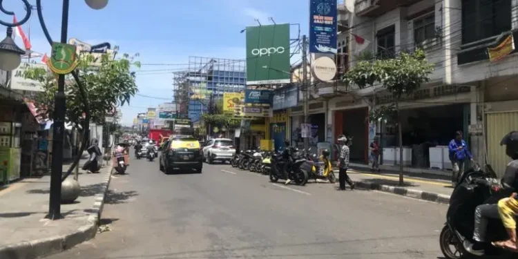 Lokasi parkir di ruas Jalan Jendral Ahmad Yani, Kecamatan Cikole, Kota Sukabumi. Foto: Nuria Ariawan