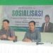 Kepala Bagian Mutu Layanan Kepesertaan BPJS Kesehatan Cabang Sukabumi, Indra Agus Dian (Kiri) dan Tenaga Ahli Anggota DPR RI, Zainul Munasichin, Samsul Hidayat (kanan) saat Sosialisasi Program dan manfaat BPJS Kesehatan di KPDA Kabupaten Sukabumi.