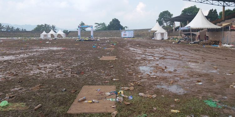 Viral! Stadion Surya Kencana Rusak dan Kotor Usai Konser Besar