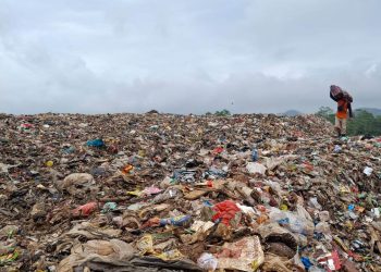 Warga Resah, Sampah di TPA Cikundul Timbulkan Bau dan Dugaan Gangguan Pernapasan