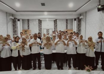 Direktur UOBK RSUD R. Syamsudin SH, Yanyan Rusyandi, menghadiri kegiatan temu pelanggan dan evaluasi mitra FKTP yang digelar di Ruang Pertemuan Kantor Dinkes Kota Sukabumi, Rabu (3/6).