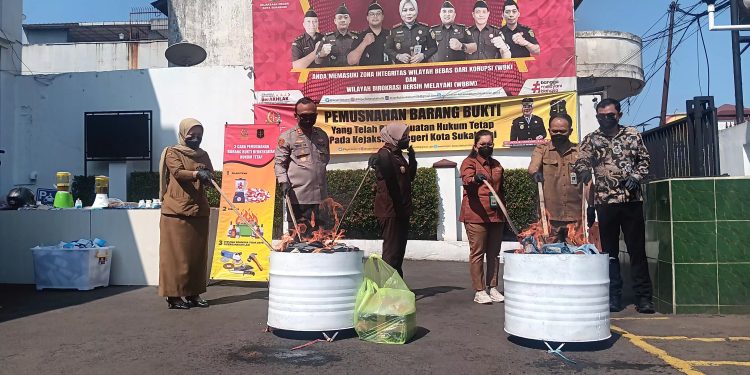 Kejari Kota Sukabumi Musnahkan Barang Bukti 85 Perkara, Lelang Aset Hasil TPPU Narkotika Hampir 1 Hektare