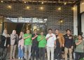 Jajaran DPC PKB Kota Sukabumi dan Jajaran KPU Kota Sukabumi saat foto bersama di Twisters Coffee Jalan Tangkil, Jaya Mekar (24/6/2026)