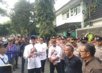 Ivan Alghifari saat berorasi didepan Gedung DPRD Kota Sukabumi dalam Aksi Akbar 2626 (26/6/2026)