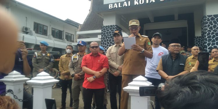 Di Tengah Aksi RT/RW, Ayep Zaki Menjawab: Ada Permohonan Maaf, Ada Komitmen, Ada yang Masih Menunggu