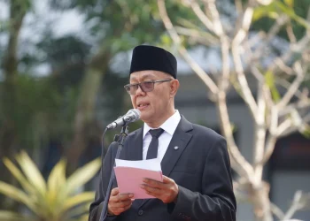 Wali Kota Sukabumi, H. Ayep Zaki, pimpin Upacara Peringatan Hari Lahir Pancasila Tingkat Kota Sukabumi Tahun 2026 di Lapang Apel Setda, Senin (1/6). (Foto: Dokpim Kota Sukabumi)
