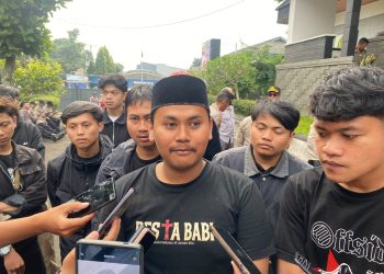 Ketua Umum FKMASI, Hamdan Maulana Hamid saat diwawancarai oleh media, Selasa (14/07/2026)