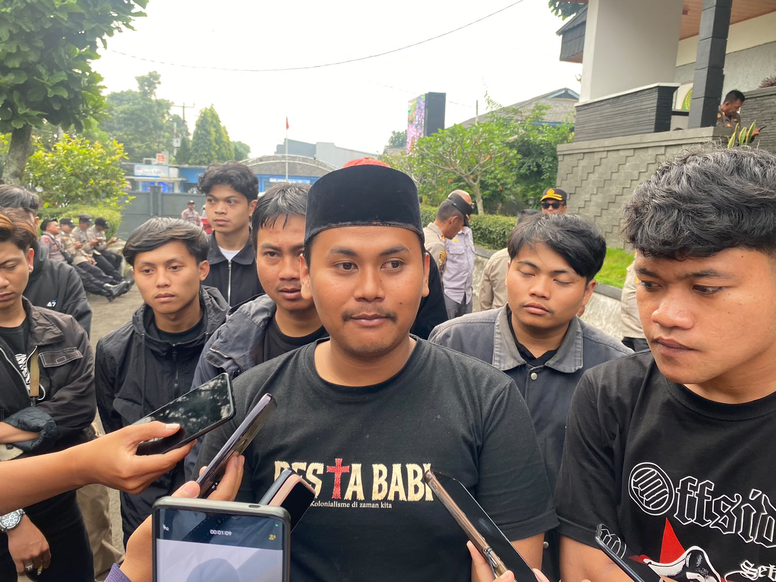 Ketua Umum FKMASI, Hamdan Maulana Hamid saat diwawancarai oleh media, Selasa (14/07/2026)