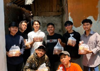 Bukan Cuma Soal Bola, JAKMANIA Sukabumi Bersatu, LSB dan Cisaat Crew Berbagi di Jumat Berkah
