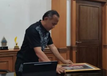 Wakil Ketua DPRD Kota Sukabumi Turunkan Foto Gibran, Sebut Sikap Politik Pribadi