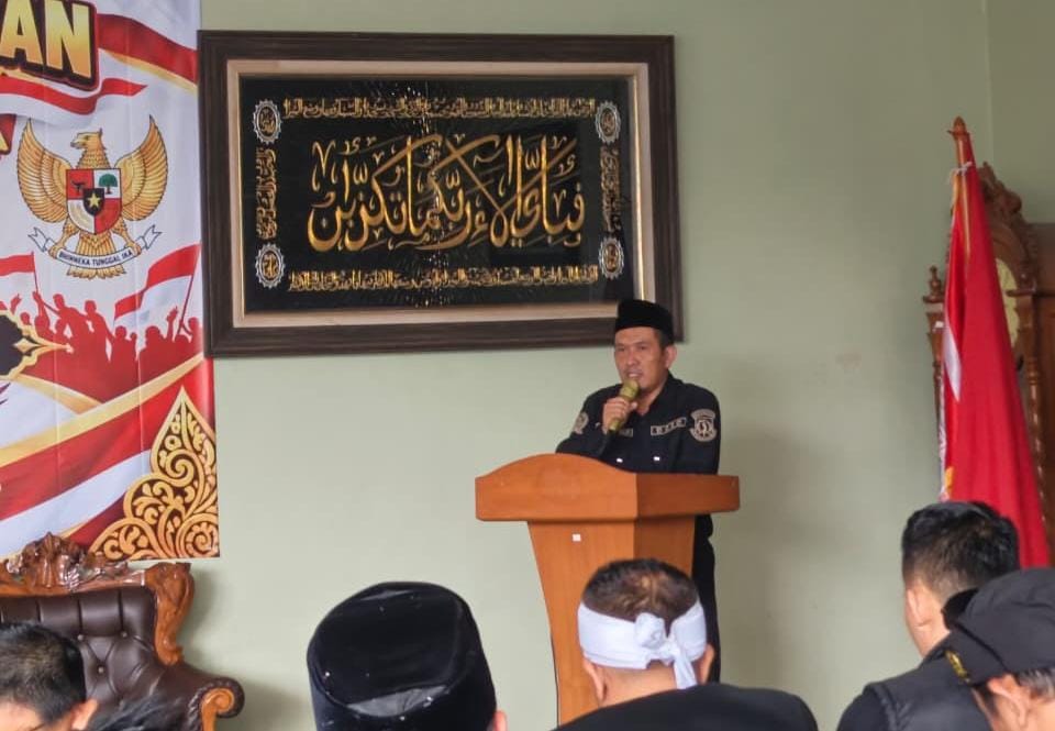 Anggota DPRD Kota Sukabumi, Iyus Yusuf saat menghadiri acara seminar kebangsaan yang di adakan oleh Forum Warga Cibereum Bersatu (Forwacib) di Gazebo H.Fardi, Jalan Ciandam Kecamatan Cibeureum (28/10/2026).